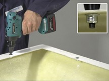 <p>Doordat kunststof in dikte kan vari&euml;ren, is het van belang een systeem te gebruiken waarbij de variatie in materiaaldikte geen kritische factor is voor de kwaliteit van de verbinding. Mogelijke oplossingen zijn:</p>
<p>-        High torque blindklinkmoeren voor een groot klembereik<br />-        Spreidnagels voor een sterke verbinding in zachte materialen</p>