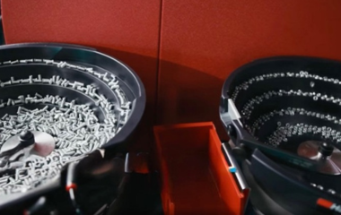 Afbeelding: Slimmer en sneller inpersen met automatische aanvoer