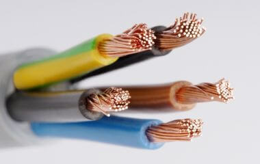 3 oplossingen voor gevaarlijke situaties met bedrading en kabels