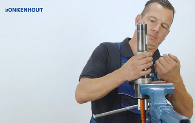 Afbeelding: Instructievideo: instellen gereedschap rechte uitvoering voor verwerking van Bobtail klinkbouten