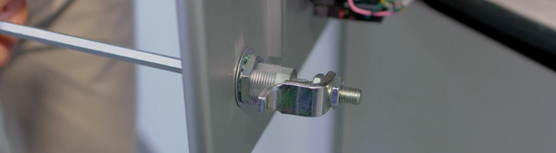 Draaigrendelsluitingen met aantrekkende werking